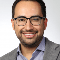Va completar la seva formació i doctorat en Hematologia a l'Hospital Clínic. Va realitzar una estada postdoctoral a l'Hospital Universitari de Würzburg Alemanya i posteriorment a IDIBAPS, treballant en teràpia CAR-T per a mieloma. Actualment és especialista del Departament d'Hematologia de l'Hospital Clínic de Barcelona i investigador acreditat a IDIBAPS.
