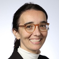 Va realitzar la seva formació com especialista en Hematologia i va completar el seu doctorat en la resposta immune al mieloma múltiple a l'Hospital Clínic. Des de llavors treballa a la unitat de noves teràpies del mateix hospital com investigadora clínica en l'ús de nous fàrmacs incloent teràpia CART o anticossos biespecífics fonamentalment per a pacients de mieloma múltiple o altres gammapaties.